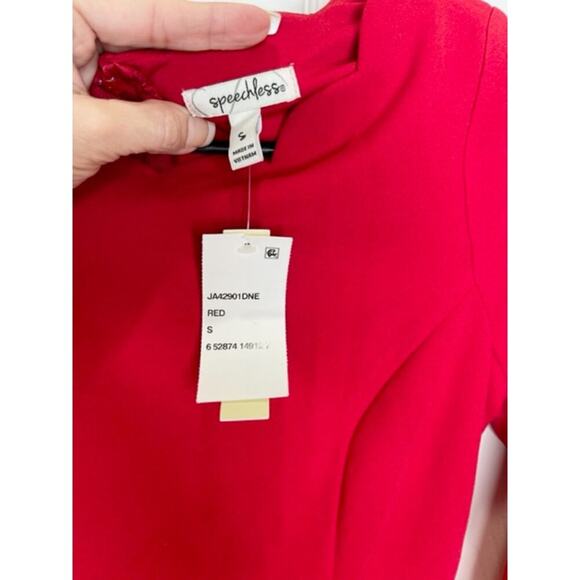 NEW w/tag Speechless Scallop RED SMALL pockets - Picture 3 of 6